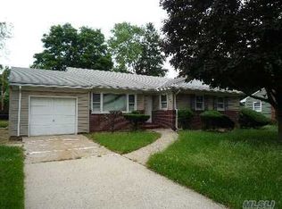 1391 Little Whaleneck Rd, Merrick, NY 11566