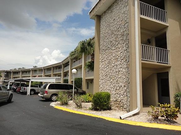 3rd image of 2244 Winkler Ave APT 303