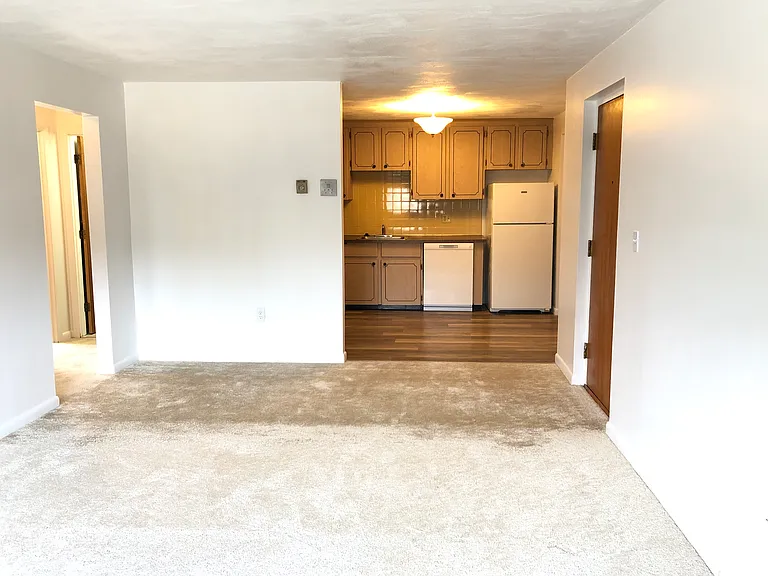 Lexington St Apartments — Photo 93