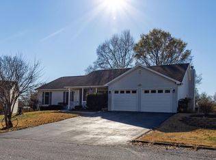 70 Heron Ln, Falling Waters, WV 25419