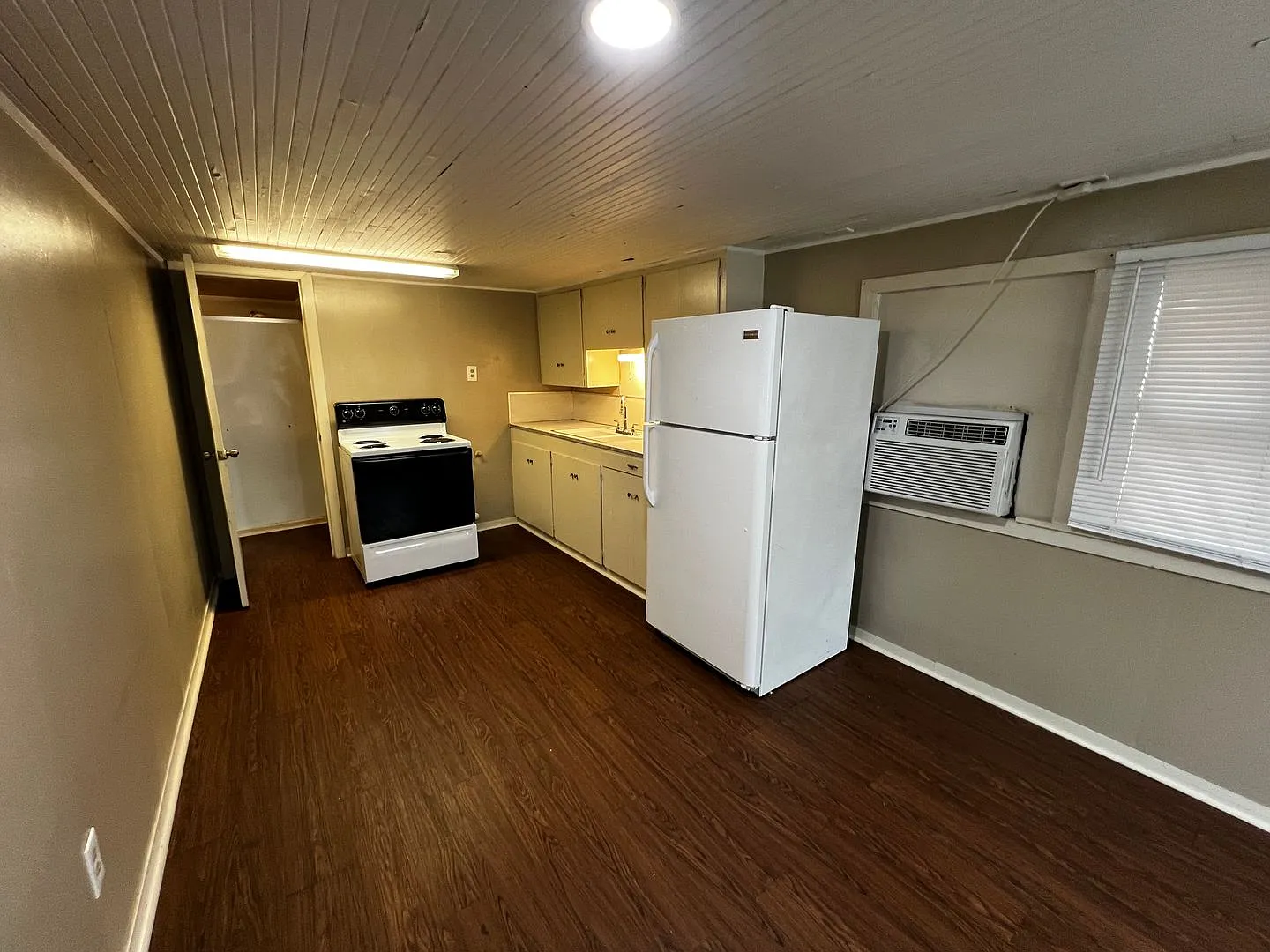One Bedroom Near UL — Photo 2