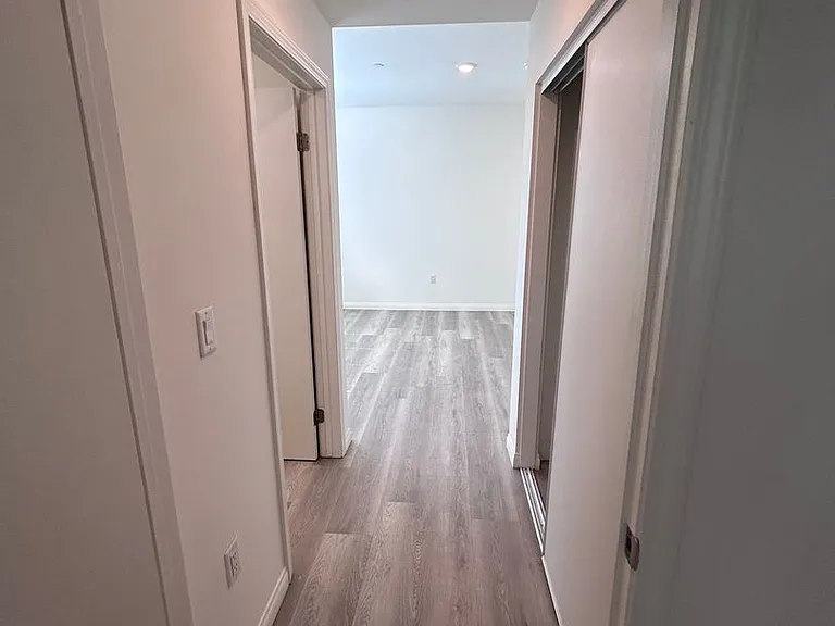 V on Victory Apartments — Photo 81