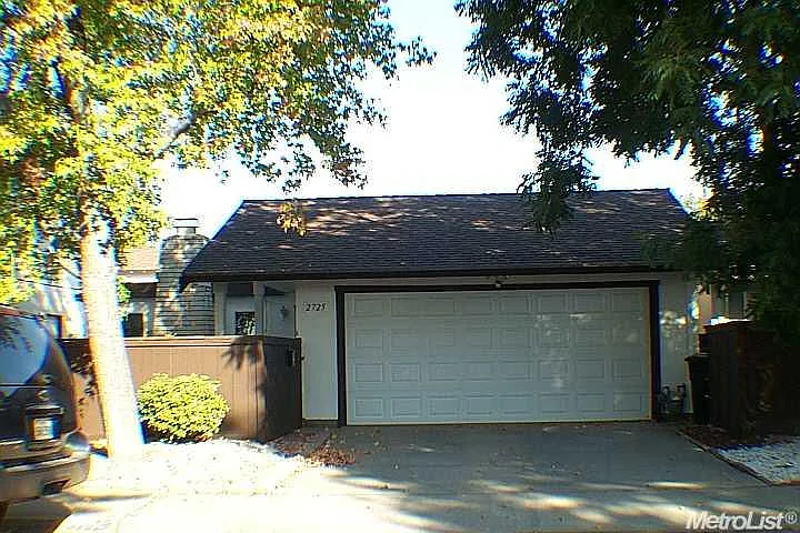 2725 Barcelona Dr photo 1