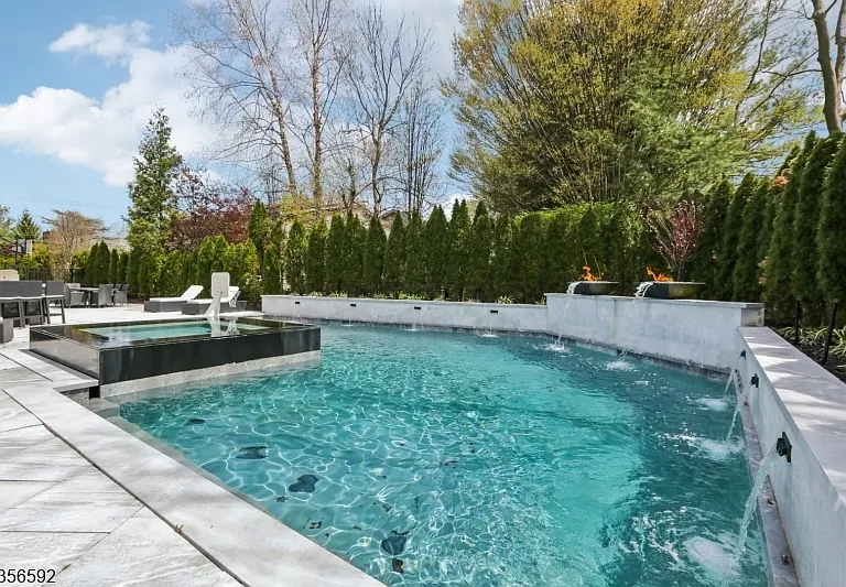 63 Roberts Rd — Photo 39