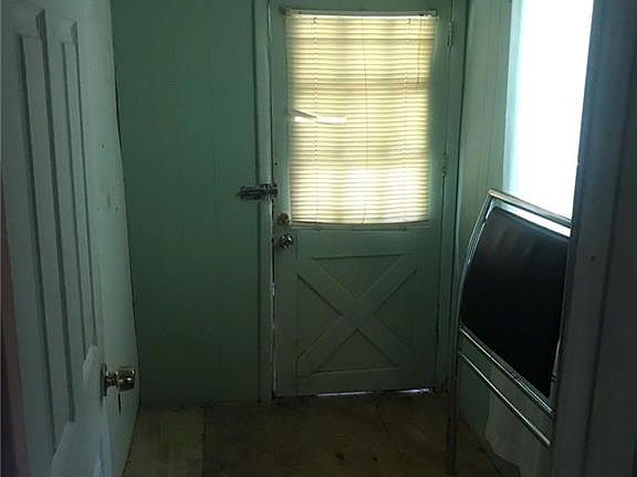 2nd image of 2305 1/2 Shaw Ave