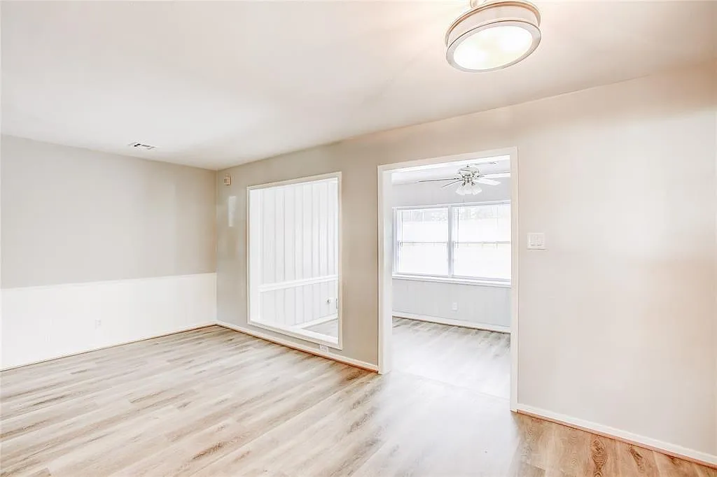 3 bed, 2.0 bath, 1404 sqft, $2,000 — Photo 4