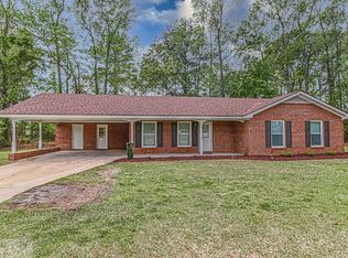 106 Country Rd, La Grange, NC 28551