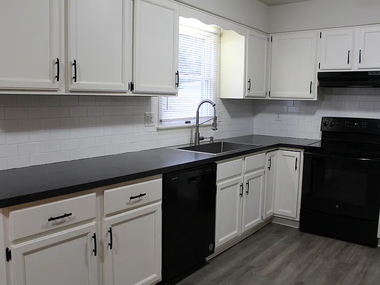 2103 Foxfire Dr — Photo 5
