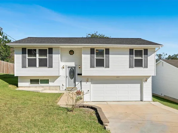 1623 N 3rd St, De Soto, MO 63020