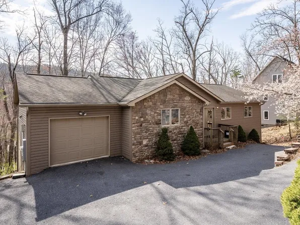 240 Turkey Dr, Mc Gaheysville, VA 22840