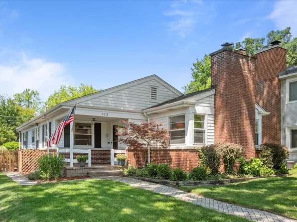 913 Cambridge Ln, Wilmette, IL 60091
