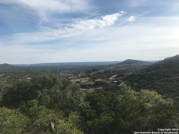 470 Mount Villa Rd, Pipe Creek, TX 78063