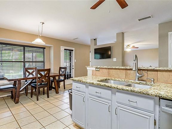 5th image of 1378 Honeysuckle Ln