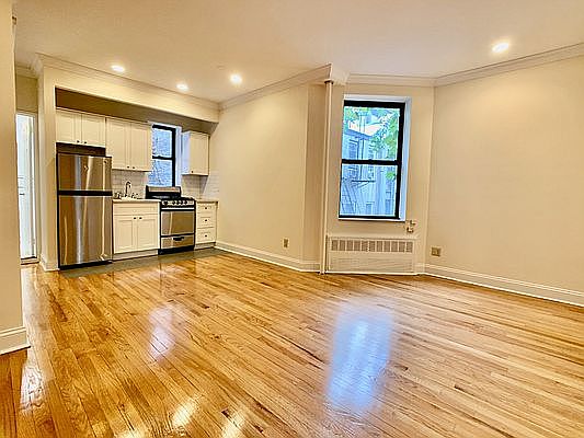 4th image of 437 W 44th St #3RW1