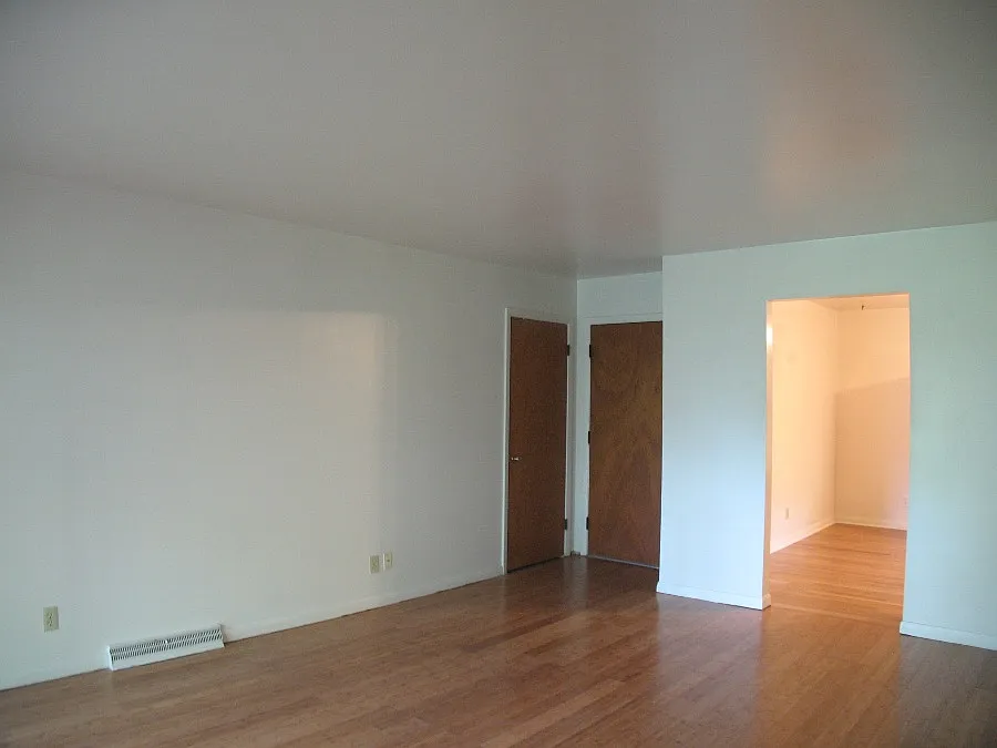 2 bed, 1000 sqft, $1,150 — Photo 3
