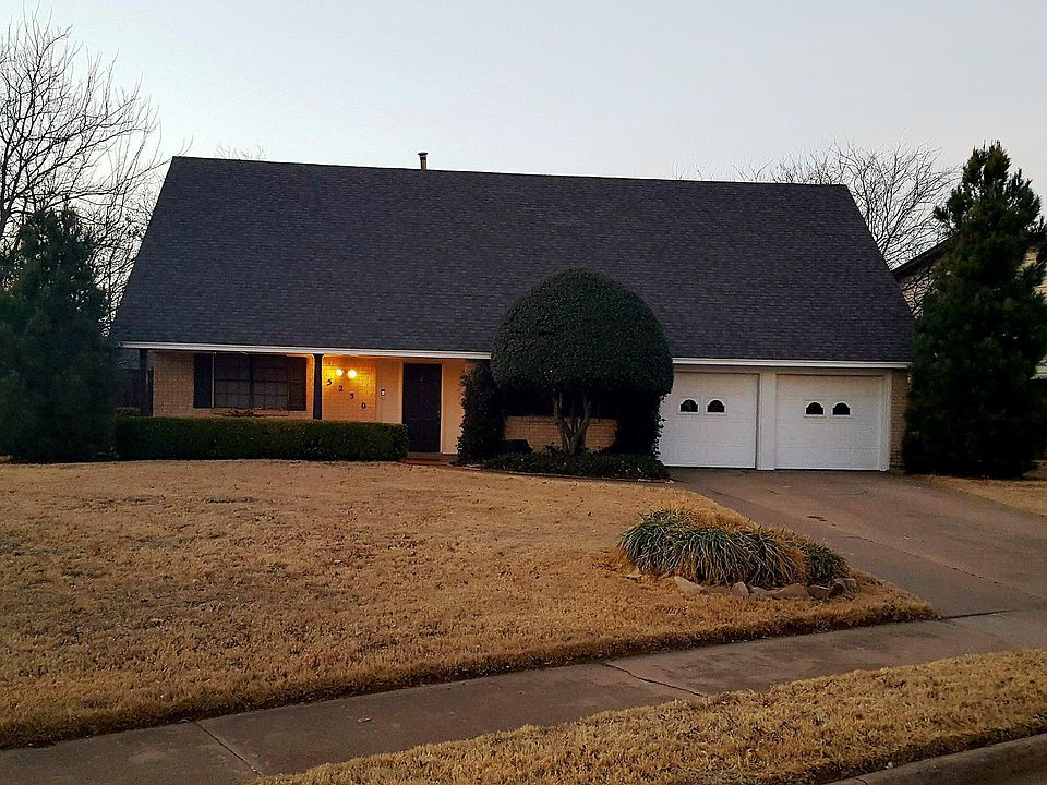Front view long driveway