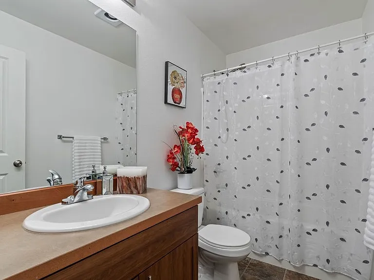 1042 43rd Ct NE — Photo 9