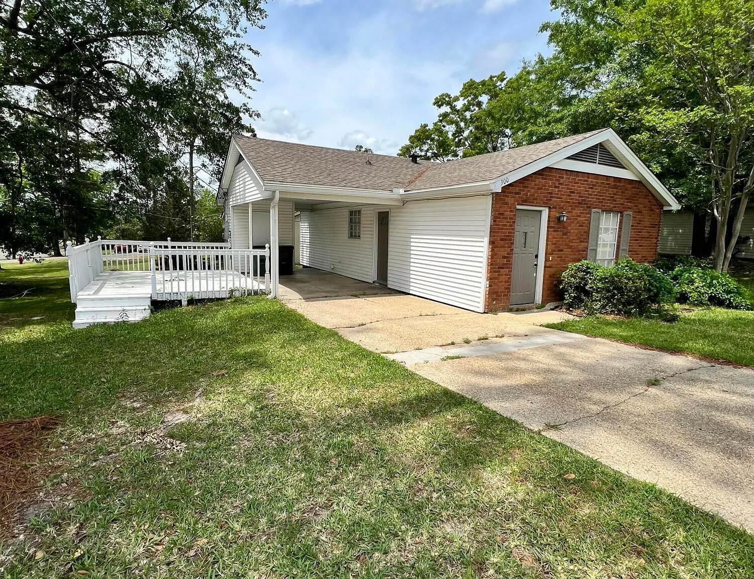 3 bed, $1,400 — Photo 1