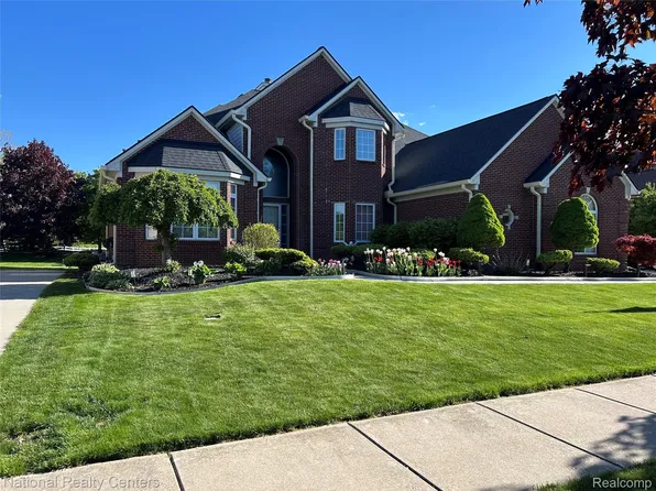 47075 Hidden River Cir S, Canton, MI 48188