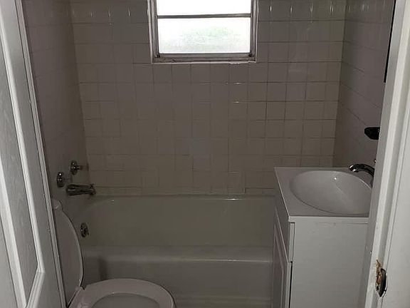4th image of 216 Cecil Ave #2