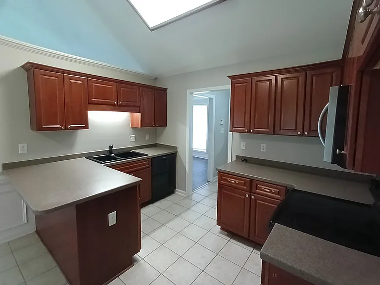 162 Romie Dr — Photo 3