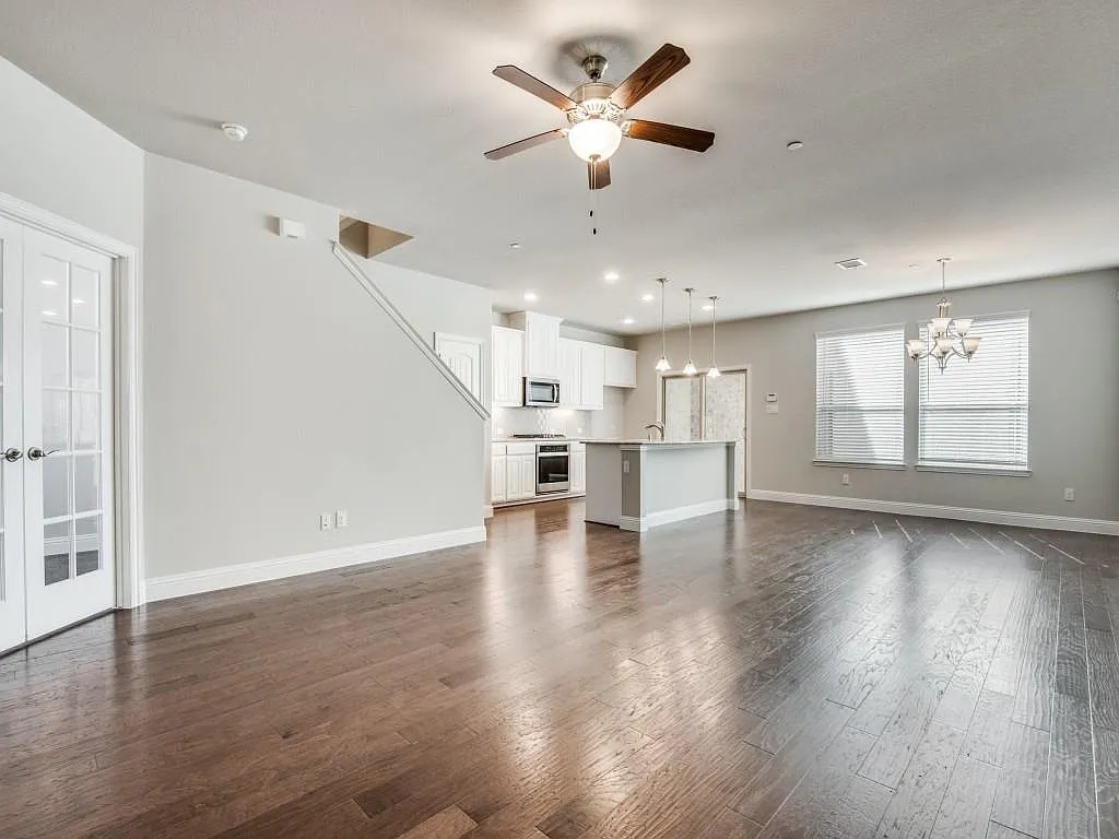 3 bed, 1842 sqft, $2,750 — Photo 2