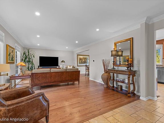 5th image of 649 Greenbrier Ln