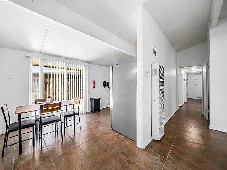 Dining Area & Hallway