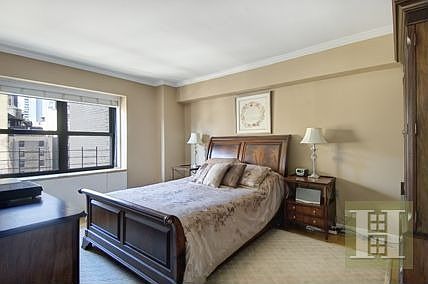 5th image of 160 E 38th St APT 14A