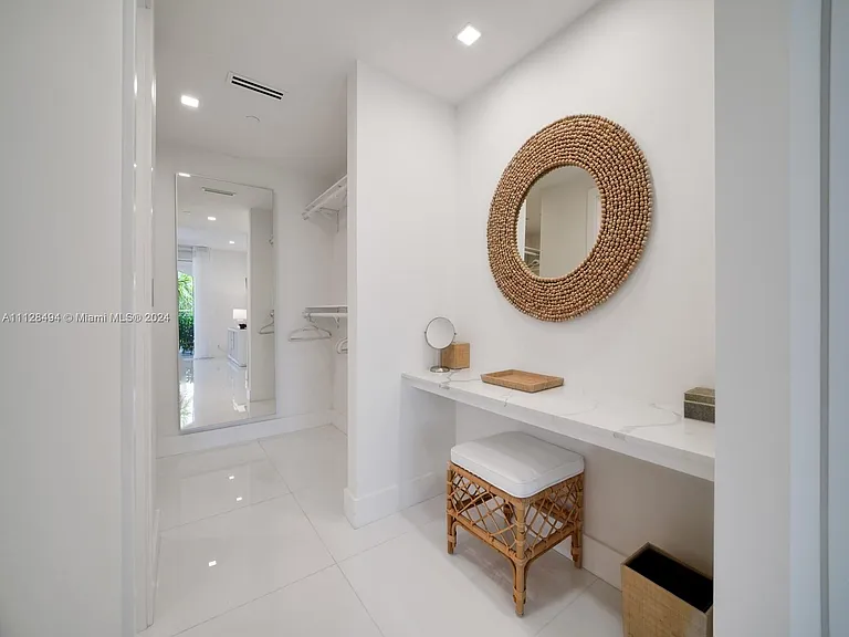 19117 Fisher Island Dr #19117 — Photo 33