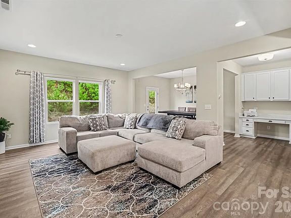 4th image of 1138 Streamside Ln