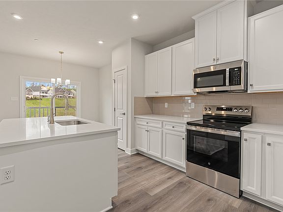 3rd image of 125 Olivia Dr