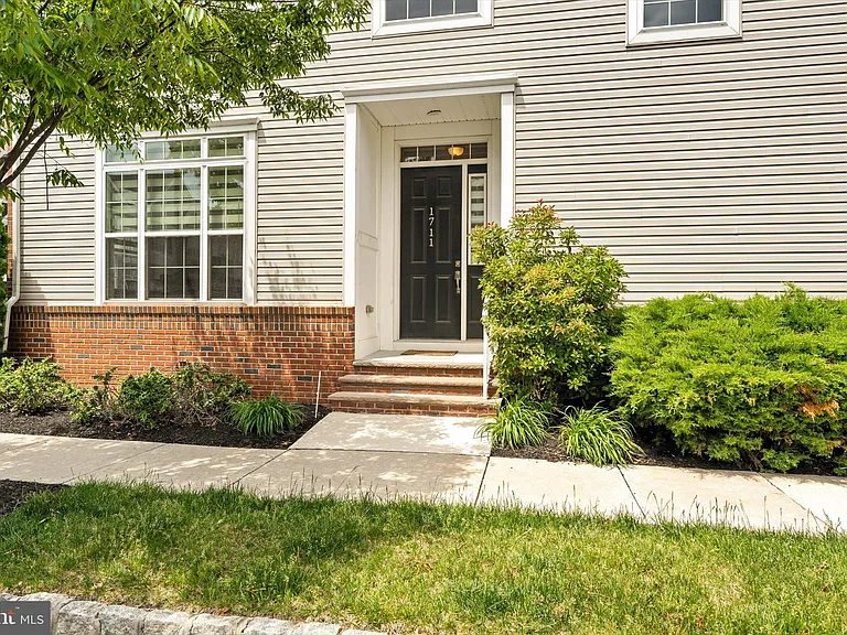 1711 Yearling Ct — Photo 3