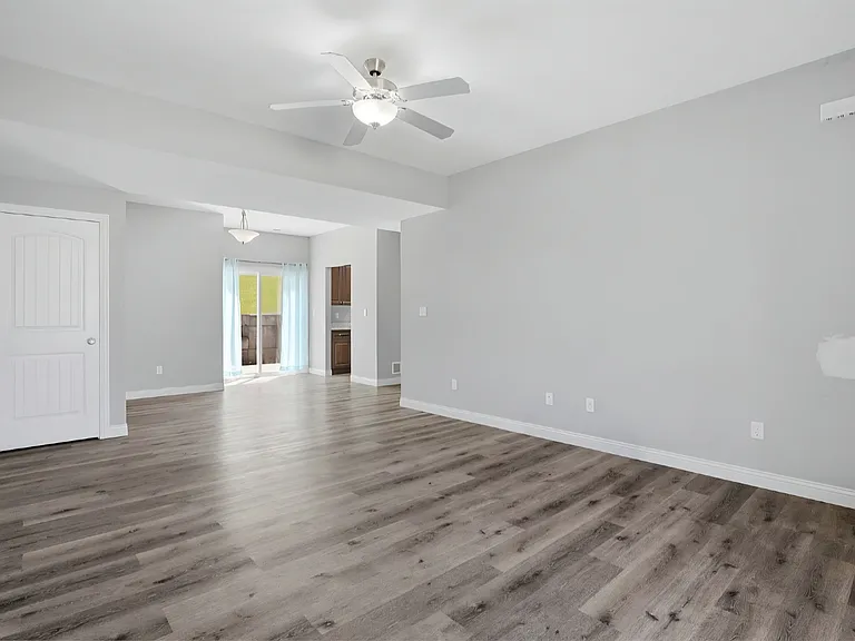 460 E Cedar Ct — Photo 4