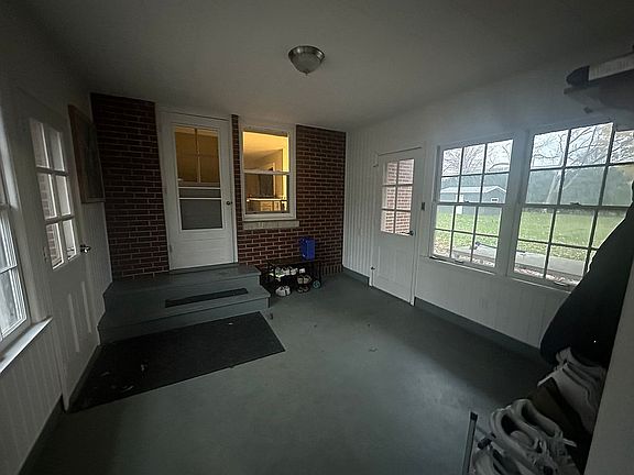 5th image of 306 Oak Ln