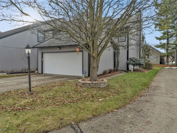 1418 Easthill Sq NE, Canton, OH 44714