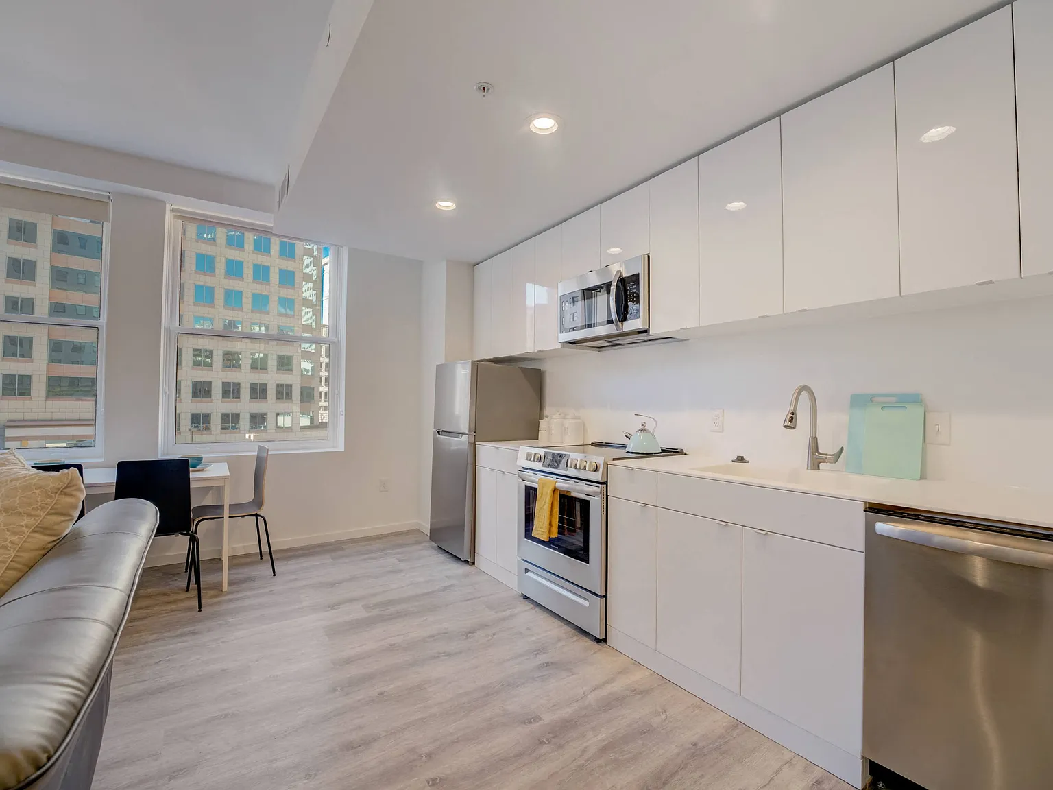 Lofts at 629 Euclid — Photo 2