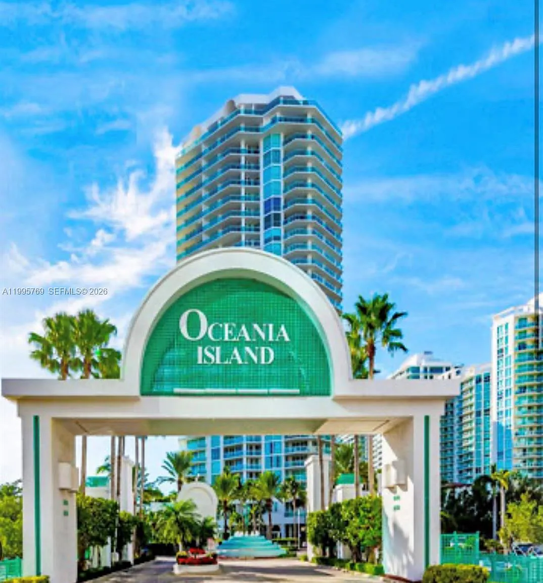 Oceania V Condo — Photo 1