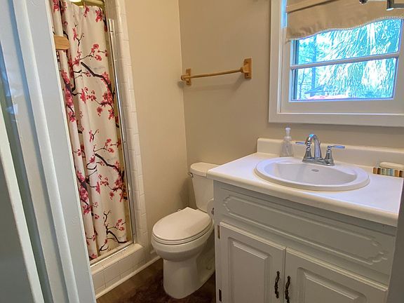 Bathroom for queen bedroom