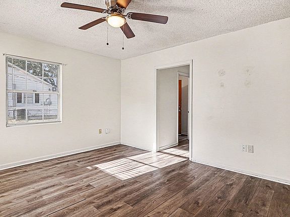 4th image of 916 Brinkley St.