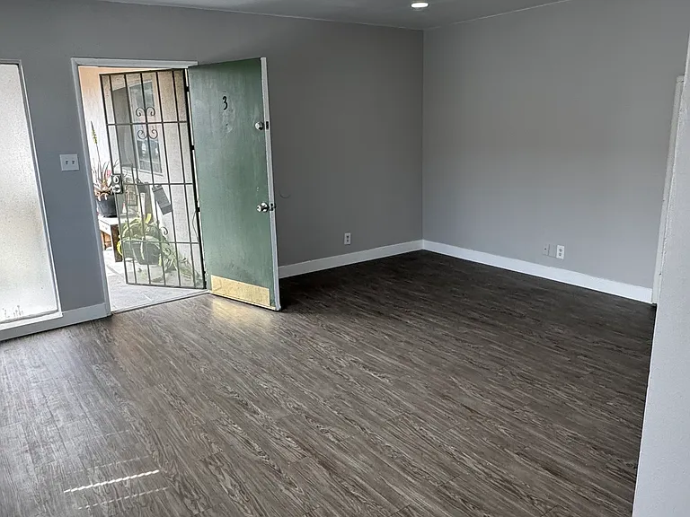 740 W 21st St #3 — Photo 5