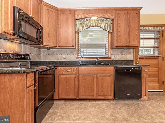 5th image of 6229 White Oak Dr
