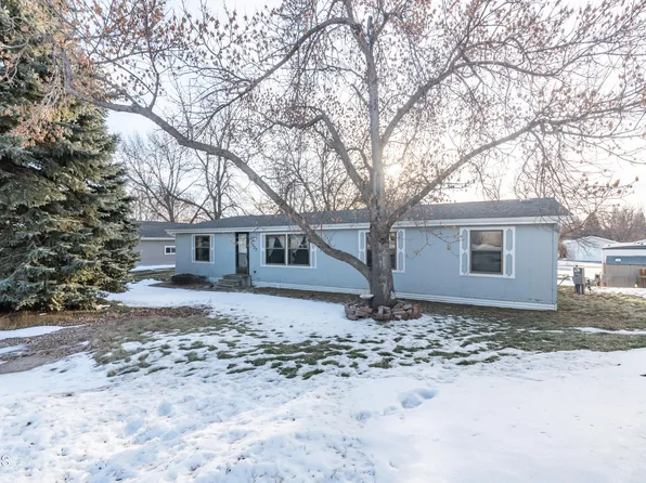 4337 Drake Dr, Bismarck, ND 58503