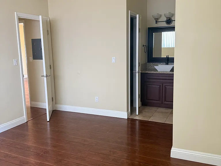 5445 Kester Ave #105 — Photo 13