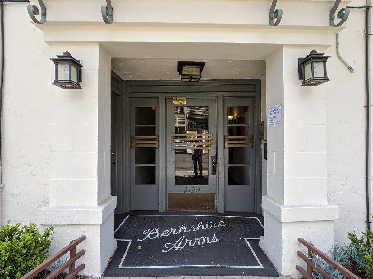 Building Photo - Berkshire Arms