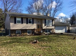 108 Carl Dr, Mahomet, IL