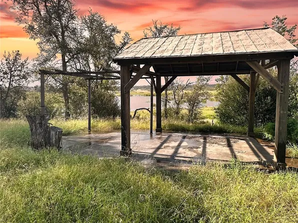 29 Chimney Cove Dr, Marble Falls, TX 78654