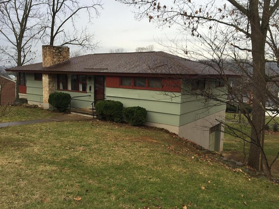 1st image of 2451 Maple Ave