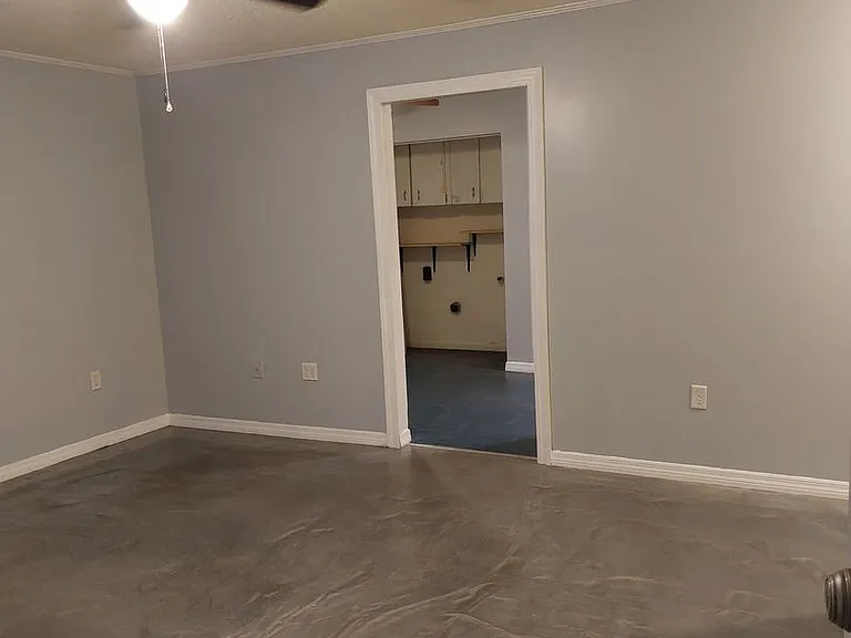305 W Hancock St — Photo 10