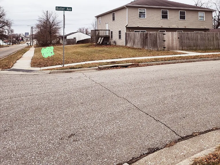 1043 Butler Ave — Photo 2
